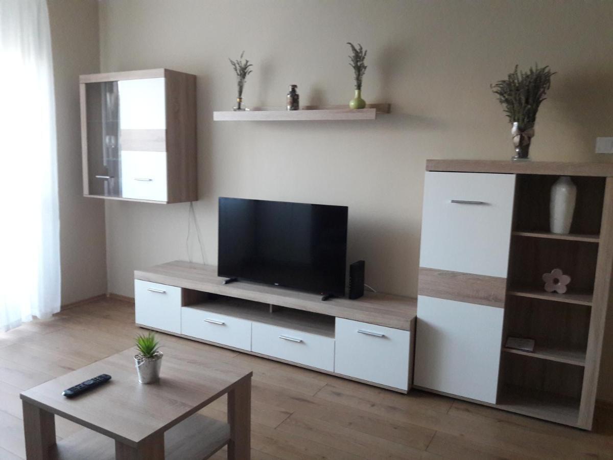 Studio+19 Apartman Kazincbarcika Esterno foto